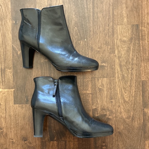 Ralph Lauren Women’s size 11 Marcy heeled booties excellent used condition - Picture 4 of 13